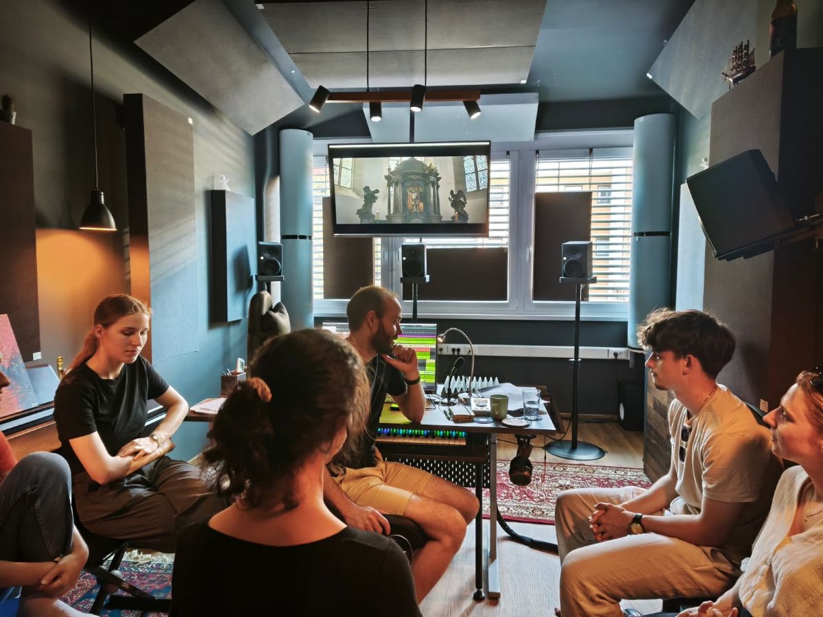 2026 06 22 glasbeni karierni avtobus zibrat studio